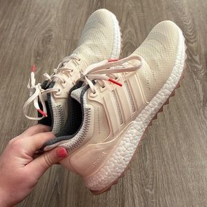 Men’s 7.5/Woman’s 8.5 Adidas UltraBoost DNA 22 in White Cream. WORN ONCE.